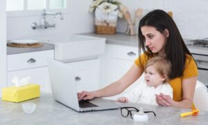 How Online Styling Saves Busy Moms Time