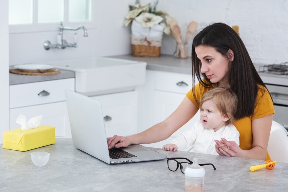 How Online Styling Saves Busy Moms Time