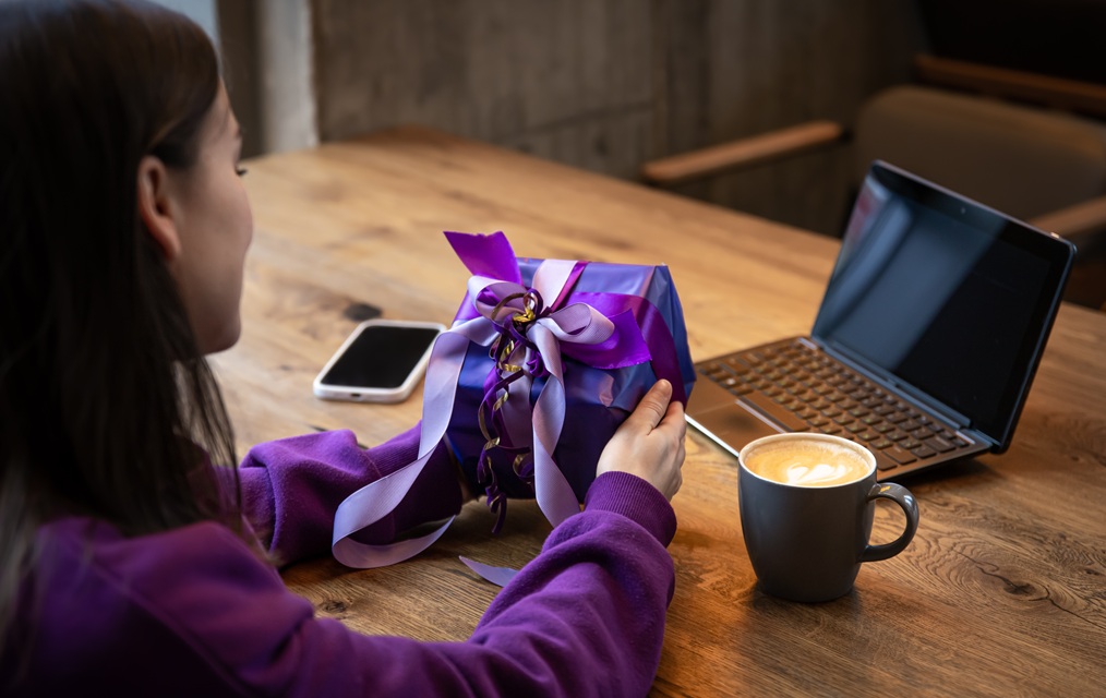 Art Of Thoughtful Gifting In The Workplace